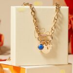Collar personalizado de Merci Maman como regalo especial con diseño elegante