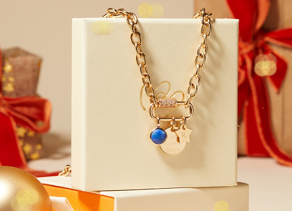 Collar personalizado de Merci Maman como regalo especial con diseño elegante